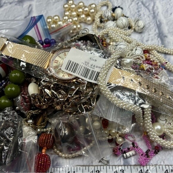 5 pounds of craft jewelry bundle vintage to current for repurpose - Picture 2 of 14